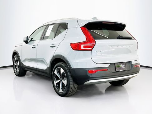 Used 2025 Volvo XC40 B5 Plus image 5