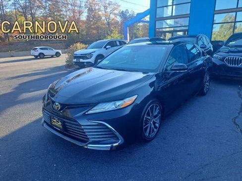 Used 2021 Toyota Camry XLE image 3