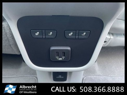 Used 2022 GMC Terrain Denali w/ Denali Premium Package AWD/4WD image 25