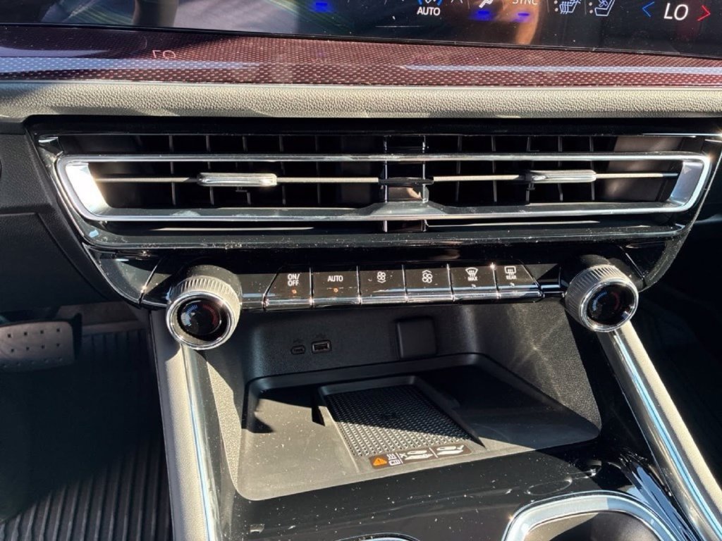 New 2027 Chevrolet Traverse RS w/ LPO, Floor Liner Package FWD image 29