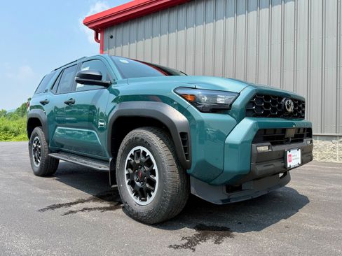 Certified 2026 Toyota 4Runner TRD Off-Road Premium AWD/4WD image 13