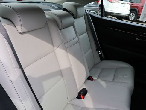 Used 2015 Lexus ES 350 w/ Luxury Package FWD image 12