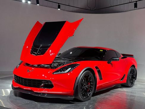 Used 2016 Chevrolet Corvette Z06 w/ Z07 Performance Package RWD image 19