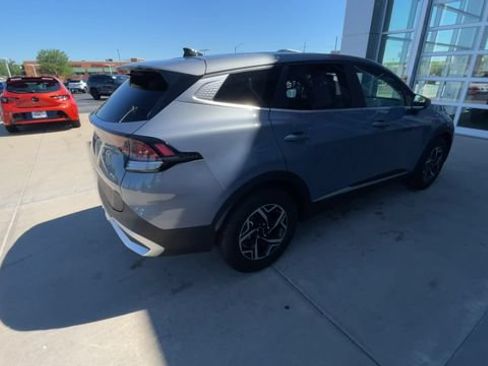Used 2025 Kia Sportage LX FWD image 2
