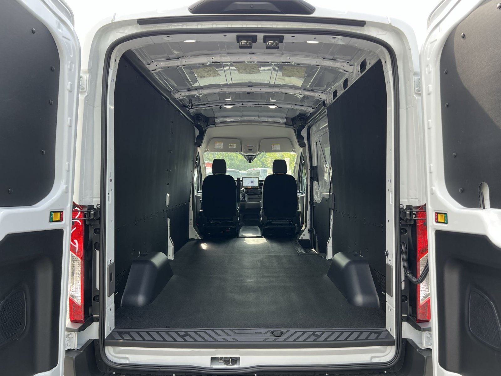 New 2026 Ford Transit 250 148 Medium Roof w/ Load Area Protection Package RWD image 24