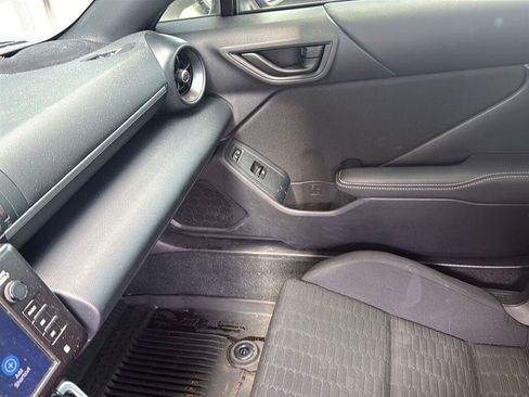 Used 2024 Toyota GR86 RWD image 12
