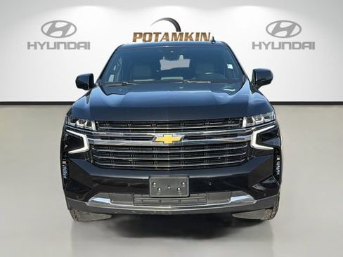 Used 2024 Chevrolet Suburban LT RWD image 2