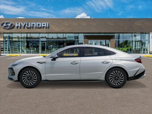 New 2026 Hyundai Sonata Limited FWD image 3
