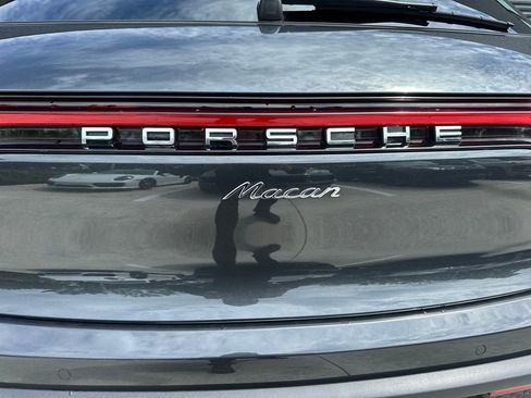 Certified 2025 Porsche Macan AWD/4WD image 14