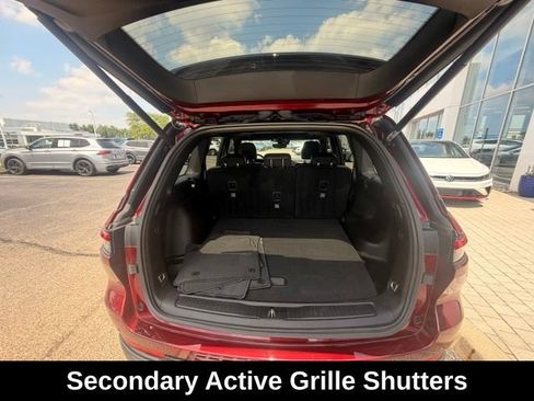 Used 2023 Jeep Grand Cherokee Altitude AWD/4WD image 10