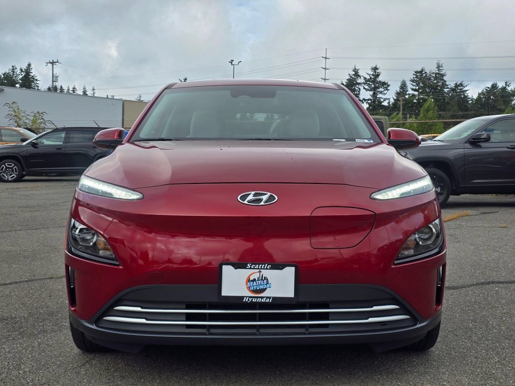 Used 2023 Hyundai Kona SE FWD image 2