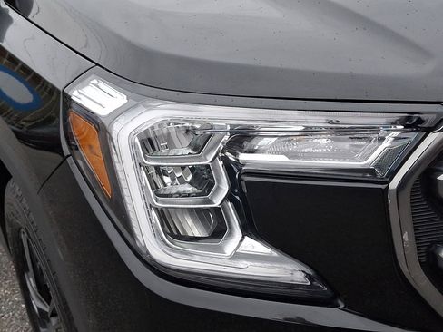 Used 2023 GMC Terrain AT4 image 9