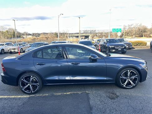 Certified 2024 Volvo S60 B5 Core image 9