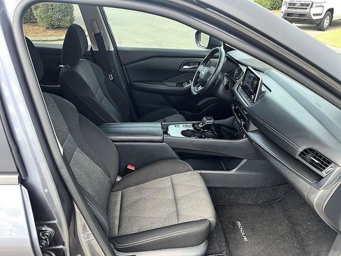 Certified 2025 Nissan Rogue SV FWD image 17