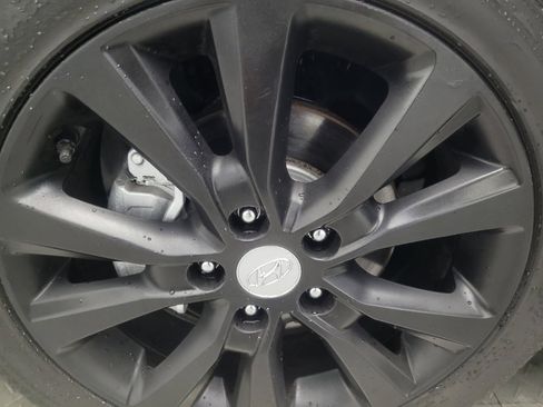 Used 2019 Hyundai Elantra GT FWD image 31