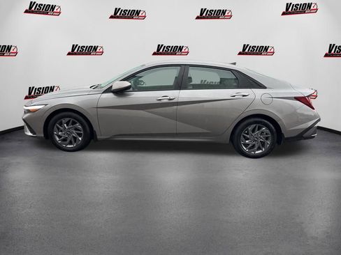 Certified 2024 Hyundai Elantra SEL FWD image 8