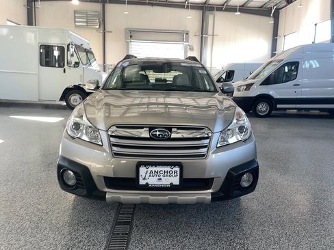 Used 2014 Subaru Outback 2.5i Limited AWD/4WD image 2