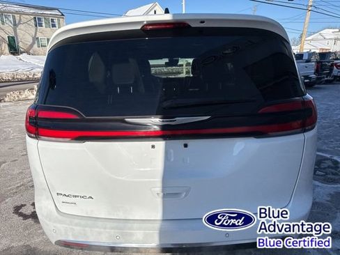 Used 2024 Chrysler Pacifica Touring-L FWD image 7