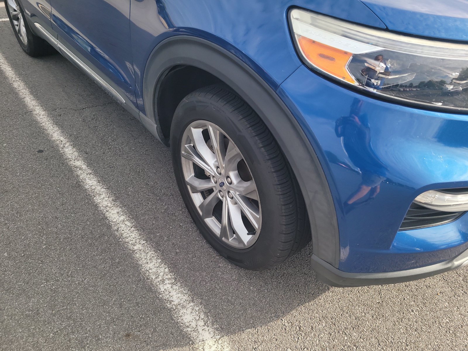 Used 2020 Ford Explorer XLT w/ Equipment Group 202A AWD/4WD image 4