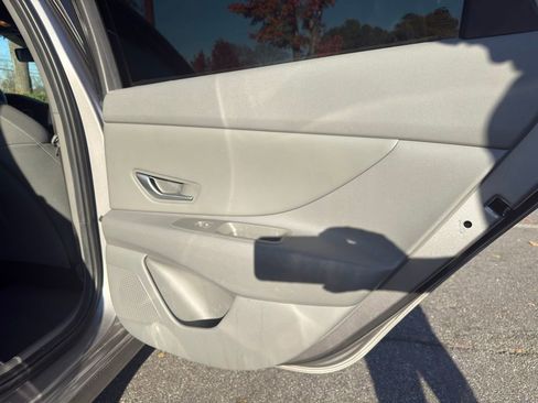 Used 2023 Hyundai Elantra SEL w/ Convenience Package image 25