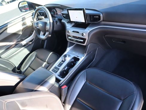 Used 2022 Ford Explorer XLT w/ Equipment Group 202A image 16