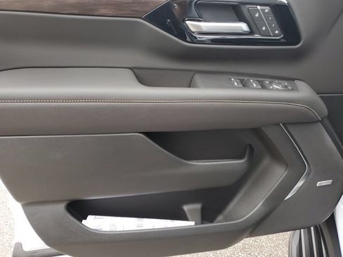 New 2026 Chevrolet Suburban Premier AWD/4WD image 21