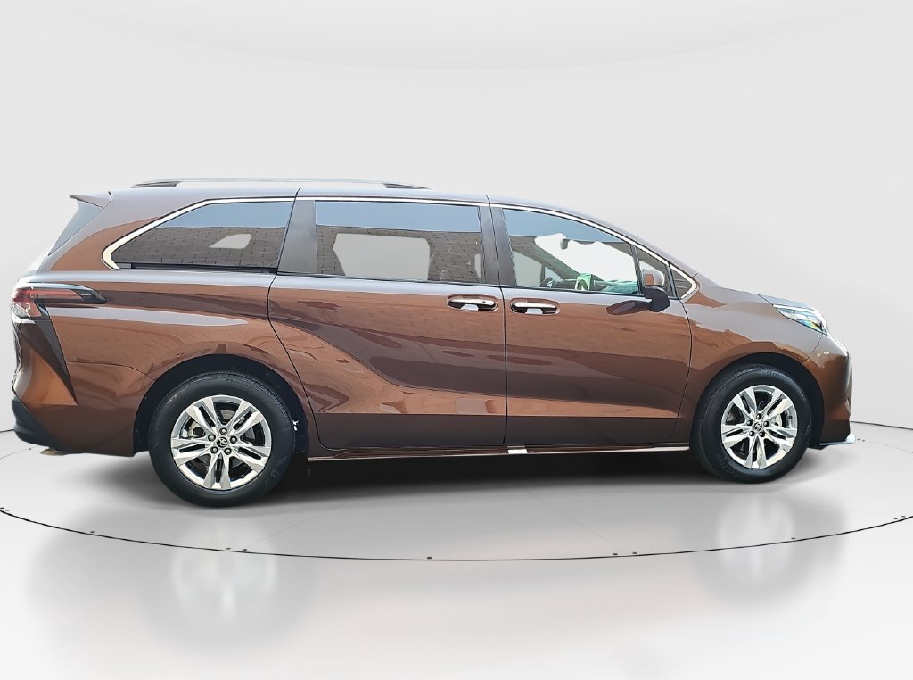 Certified 2024 Toyota Sienna XLE w/ XLE Plus Package FWD image 4