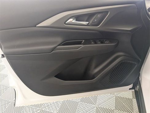 Certified 2025 Chevrolet Equinox EV LT image 10