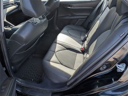 Used 2022 Toyota Camry SE w/ Cold Weather Package image 24