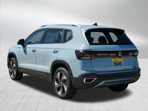 New 2026 Volkswagen Taos SE AWD/4WD image 2