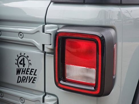 Used 2023 Jeep Wrangler Unlimited w/ Cold Weather Group image 39