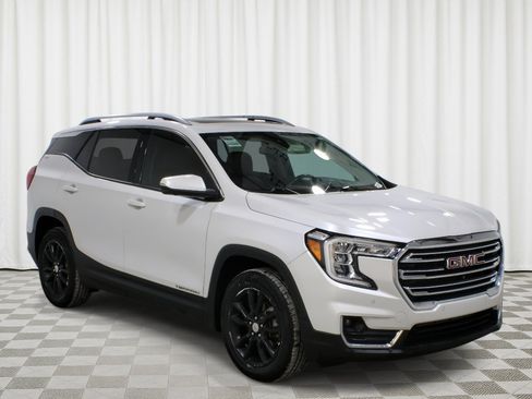 Used 2022 GMC Terrain SLT w/ Infotainment Package II AWD/4WD image 1