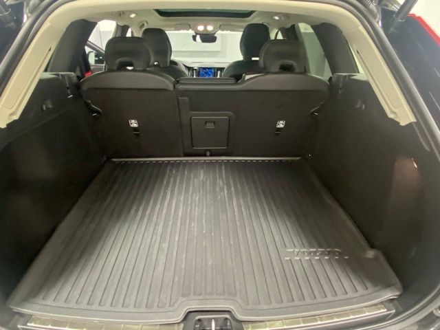 Certified 2023 Volvo XC60 B5 Plus AWD/4WD image 8