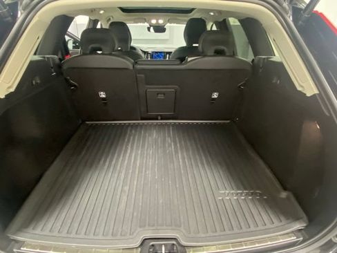 Certified 2023 Volvo XC60 B5 Plus AWD/4WD image 8