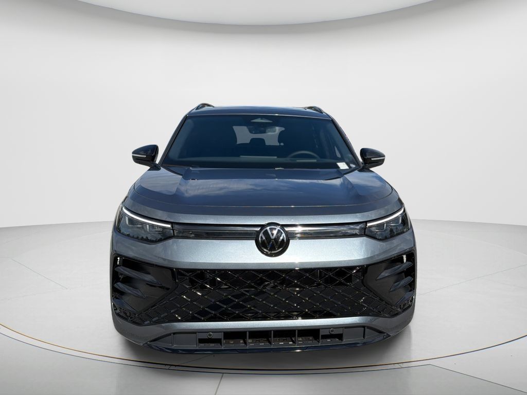 New 2026 Volkswagen Tiguan SE R-Line FWD image 2