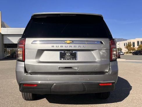 Used 2023 Chevrolet Suburban LT image 8