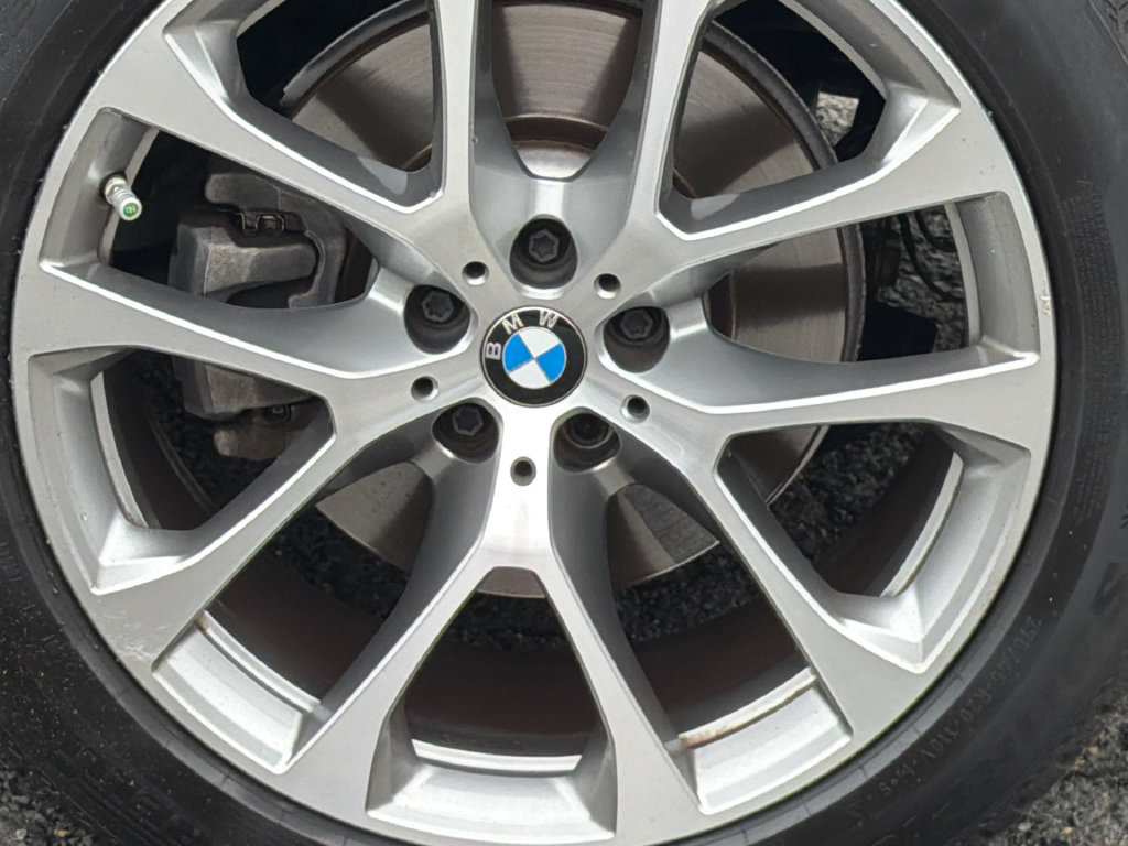Used 2022 BMW X5 xDrive40i w/ Premium Package AWD/4WD image 5