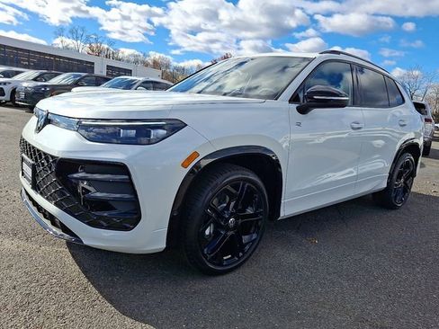 New 2026 Volkswagen Tiguan SE R-Line image 2