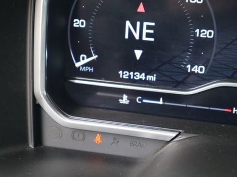 Used 2024 GMC Sierra 1500 AT4 w/ Technology Package AWD/4WD image 11