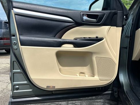 Used 2015 Toyota Highlander XLE AWD/4WD image 13