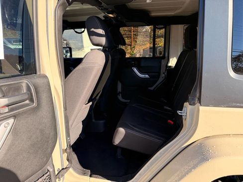 Used 2017 Jeep Wrangler Unlimited Sahara w/ Connectivity Group image 15