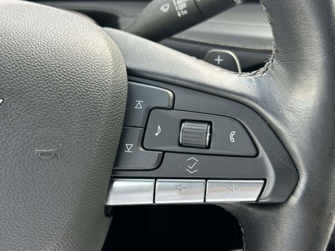 Used 2025 Cadillac XT4 Premium Luxury FWD image 23