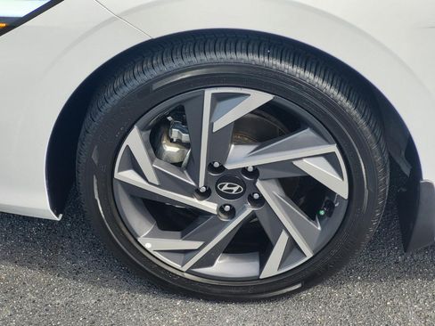 Used 2025 Hyundai Elantra Limited FWD image 8