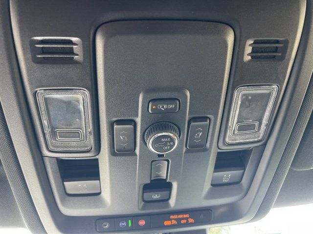 Used 2025 GMC Yukon Elevation w/ Elevation Premium Package AWD/4WD image 36