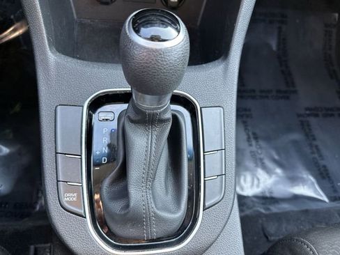 Used 2018 Hyundai Elantra GT image 23