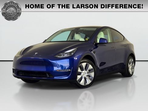 Used 2024 Tesla Model Y Long Range AWD/4WD image 1