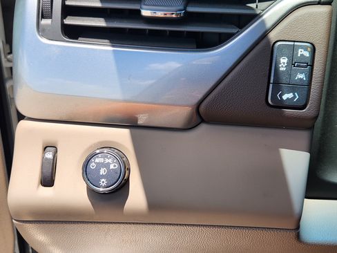 Used 2018 Chevrolet Tahoe LT w/ Luxury Package RWD image 22