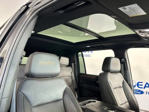 Used 2023 Chevrolet Suburban High Country w/ Premium Package 2 AWD/4WD image 23