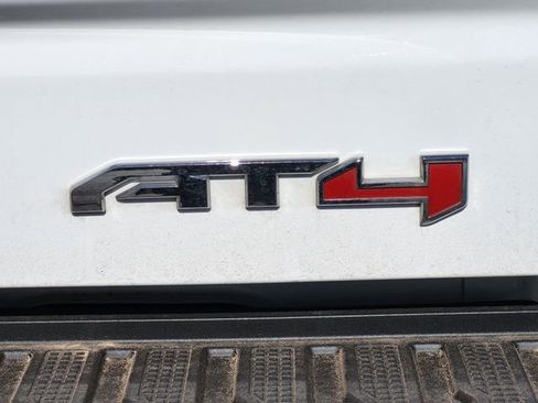 Used 2022 GMC Sierra 1500 AT4 w/ Technology Package image 9