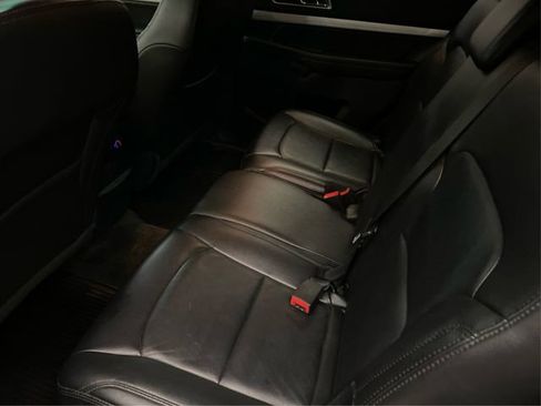 Used 2016 Ford Explorer XLT w/ Equipment Group 202A AWD/4WD image 11